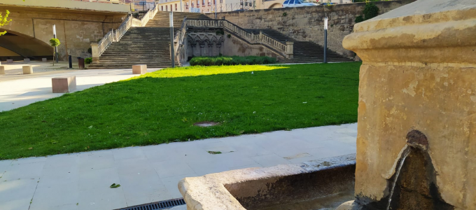 Fuente y escaleras en el parque la glorieta Alcañiz